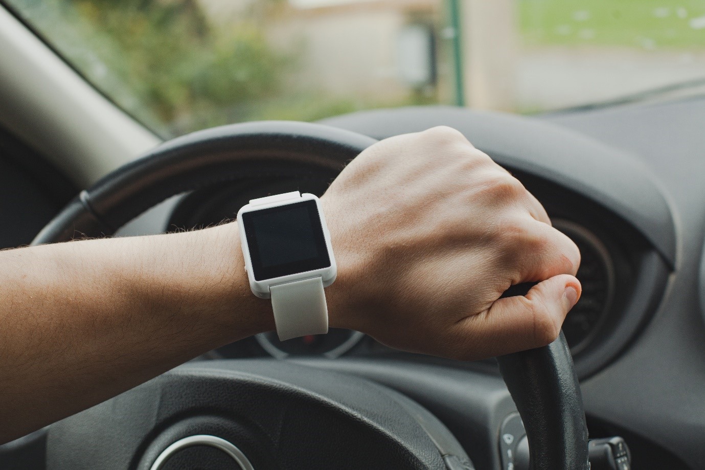 Smartwatches behind the wheel