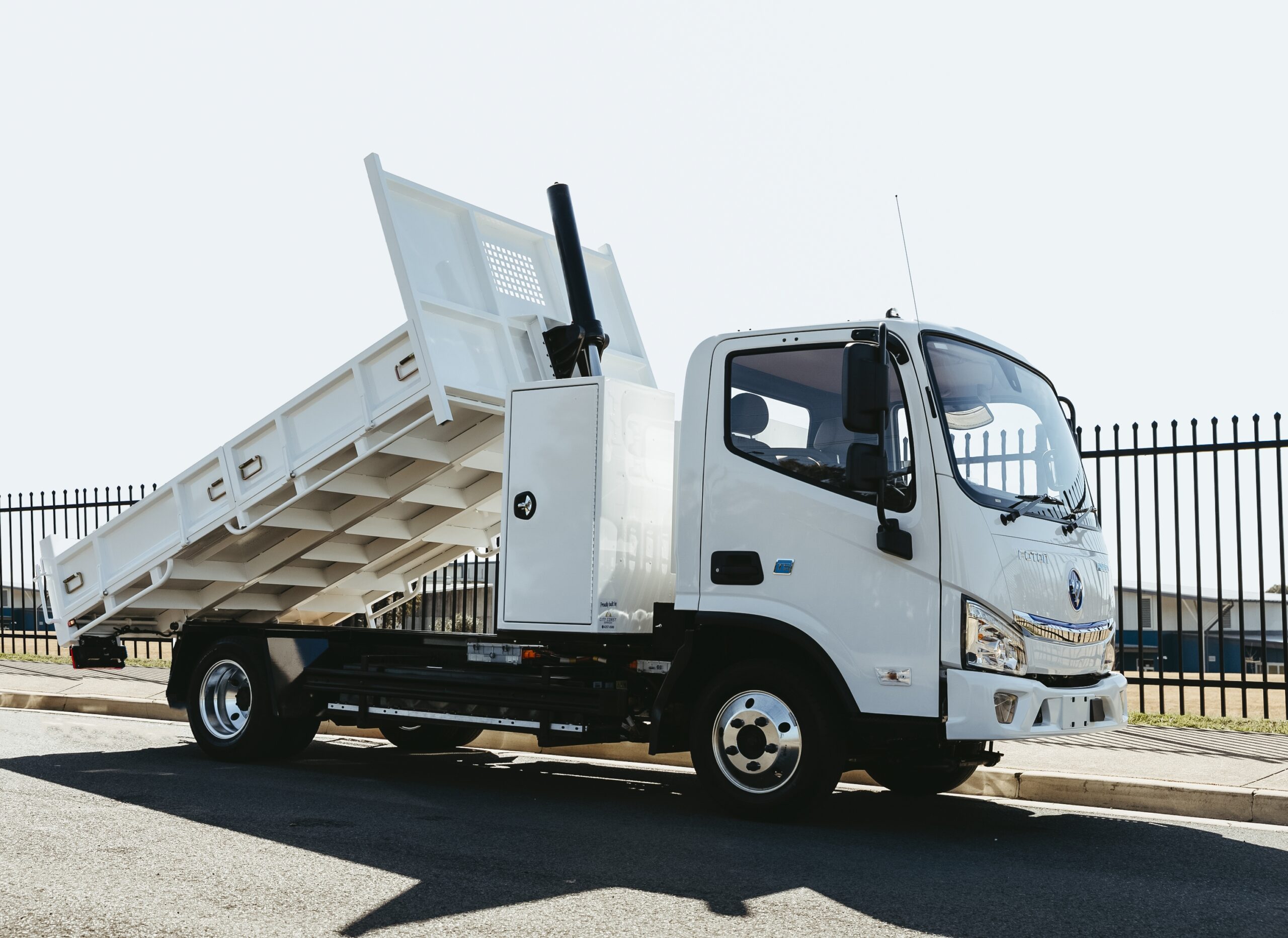 8-Year/300,000 km Battery Warranty Offered for EV Truck