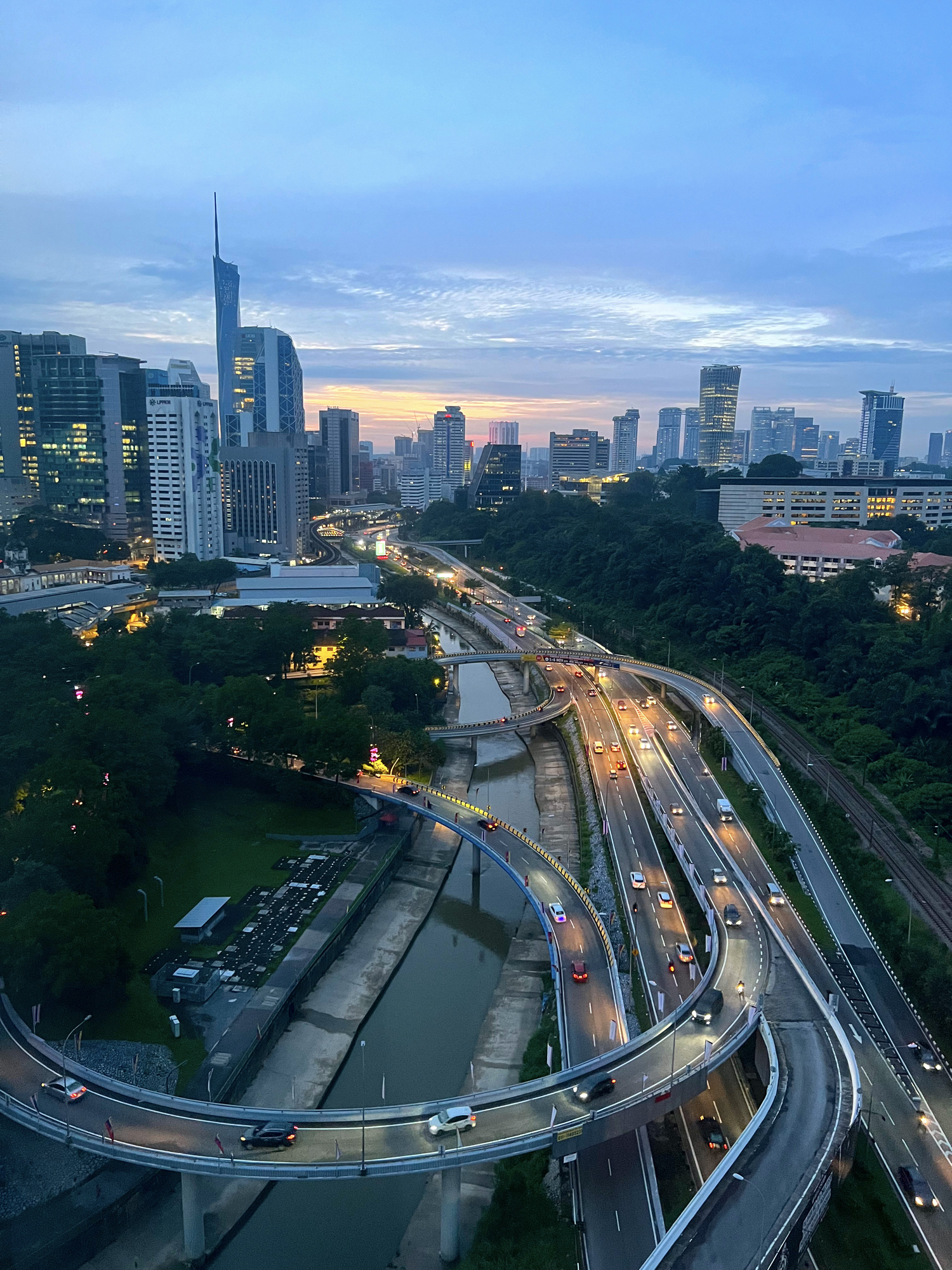 Malaysian Banks Predict Total Industry Volume for 2025